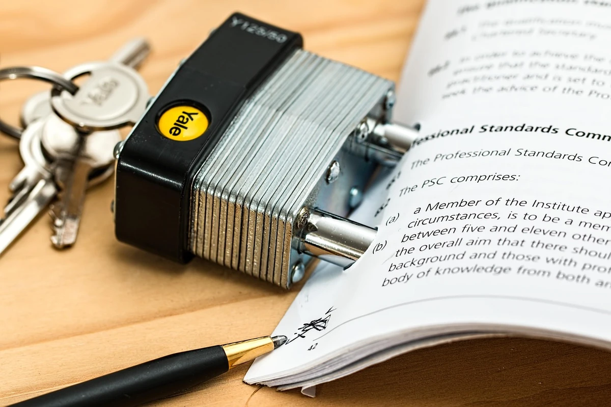 Binding contract example for e-commerce