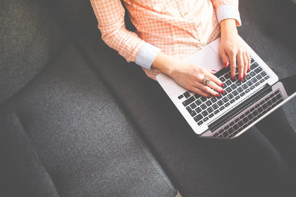 lady writing a blog post